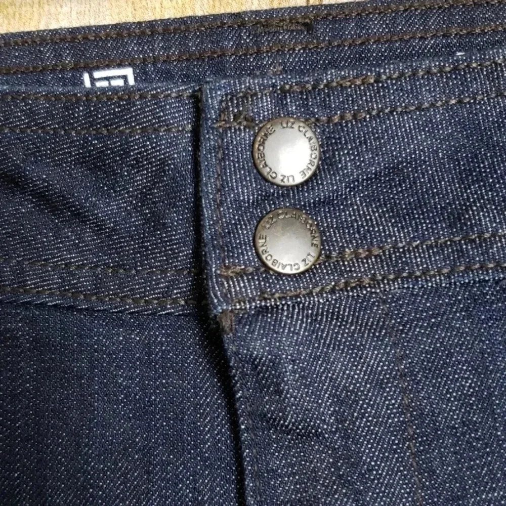 Liz Claiborne | Stretch Crop | Size 6 - Picture 4 of 6
